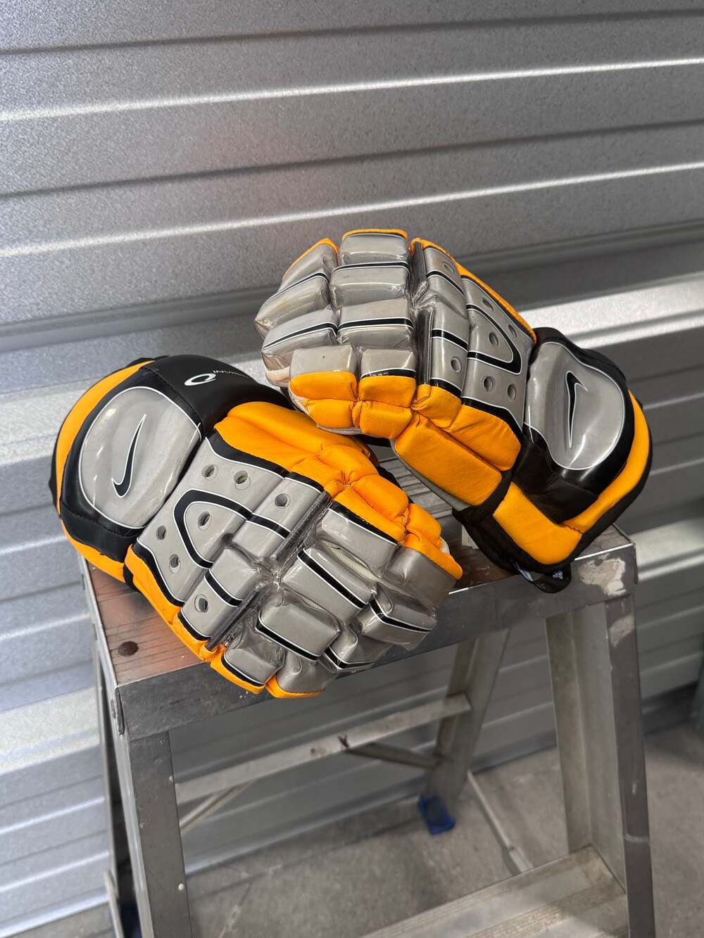 Rare Y2K Nike AIR Inviso Quest Vintage Hockey Gloves - Jr. Small (11.5”)